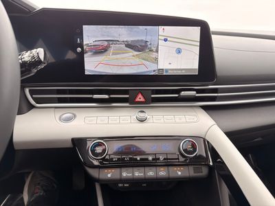 2025 Hyundai Elantra - Photo 18