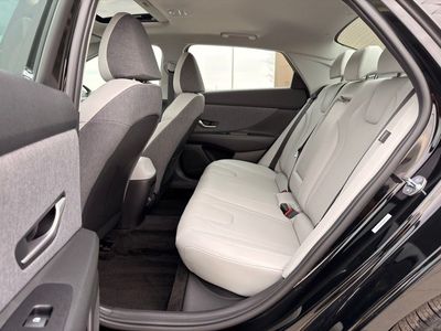 2025 Hyundai Elantra - Photo 32
