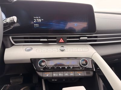 2025 Hyundai Elantra - Photo 17