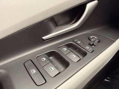 2025 Hyundai Elantra - Photo 22