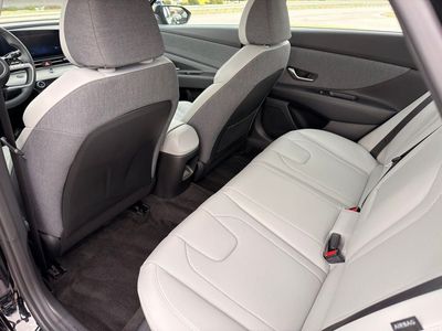 2025 Hyundai Elantra - Photo 33