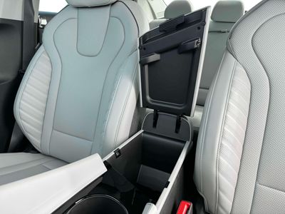 2025 Hyundai Elantra - Photo 54