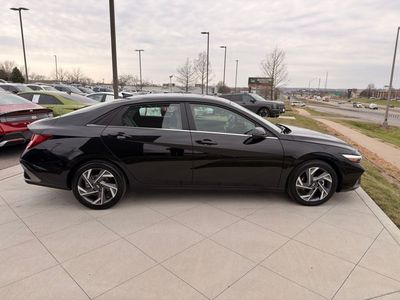 2025 Hyundai Elantra - Photo 6