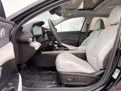2025 Hyundai Elantra - Photo 26