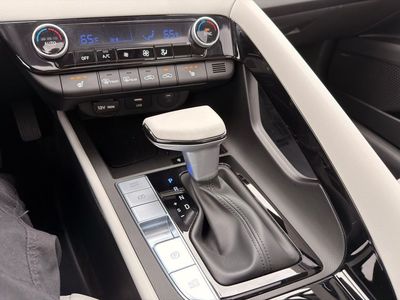 2025 Hyundai Elantra - Photo 20