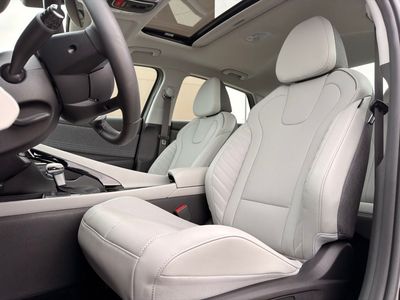 2025 Hyundai Elantra - Photo 27