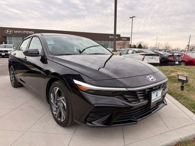 2025 Hyundai Elantra - Photo 7