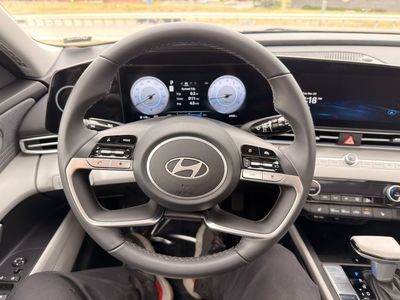 2025 Hyundai Elantra - Photo 12