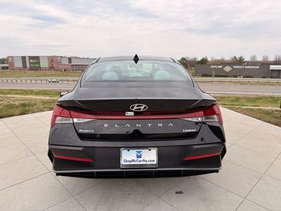 2025 Hyundai Elantra - Photo 4