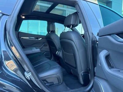 2023 Maserati Levante — photo 8 view