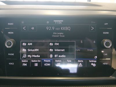 2024 Volkswagen Taos — photo 18 view
