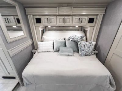 2027 Fleetwood DISCOVERY LXE — photo 18 view