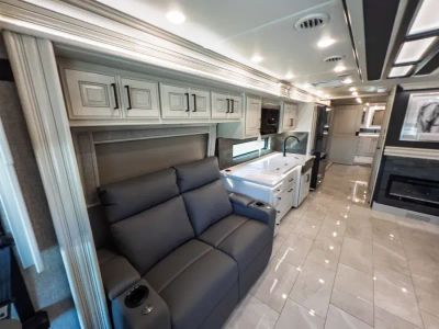 2027 Fleetwood DISCOVERY LXE — photo 10 view
