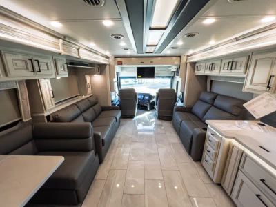2027 Fleetwood DISCOVERY LXE — interior view