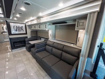 2027 Fleetwood DISCOVERY LXE — photo 7 view