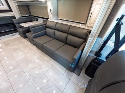 2027 Fleetwood DISCOVERY LXE — photo 8 view