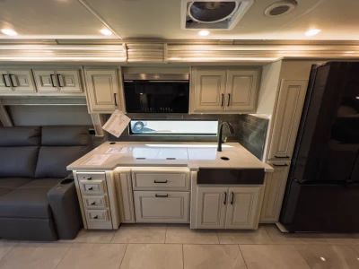 2027 Fleetwood DISCOVERY LXE — photo 13 view