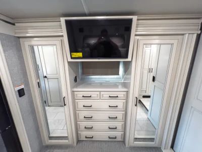 2027 Fleetwood DISCOVERY LXE — photo 17 view