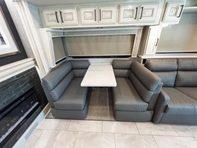 2027 Fleetwood DISCOVERY LXE — photo 12 view