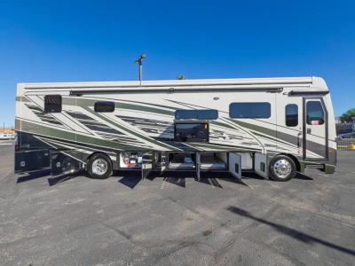 2027 Fleetwood DISCOVERY LXE — photo 24 view