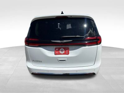 2023 Chrysler Pacifica — detail view