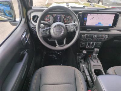 2026 Jeep Wrangler — photo 18 view