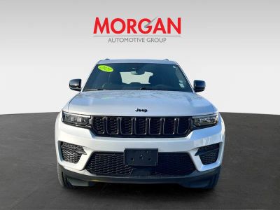 2023 Jeep Grand Cherokee — side profile view