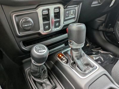 2026 Jeep Wrangler — photo 15 view