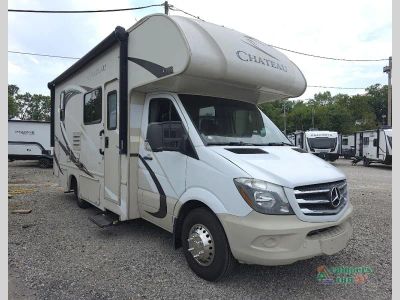 2017 Thor Chateau Sprinter — front three-quarter view
