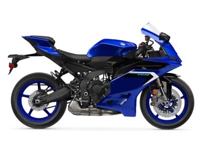 2025 Yamaha YZF-R9 — front three-quarter view