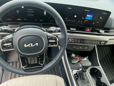 2026 Kia Carnival — photo 15 view