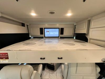 2027 Fleetwood DISCOVERY — interior view