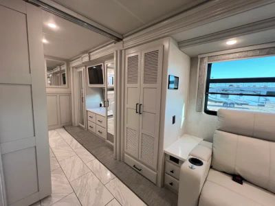 2027 Fleetwood DISCOVERY — photo 16 view