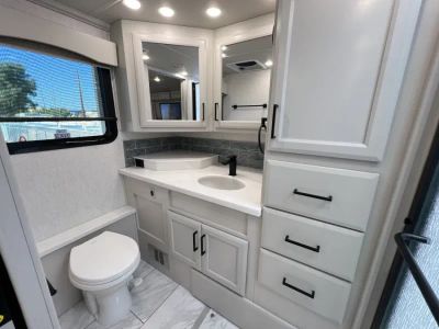 2027 Fleetwood DISCOVERY — photo 17 view