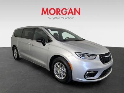 2026 Chrysler Pacifica — side profile view