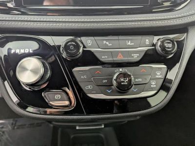 2026 Chrysler Pacifica — photo 11 view