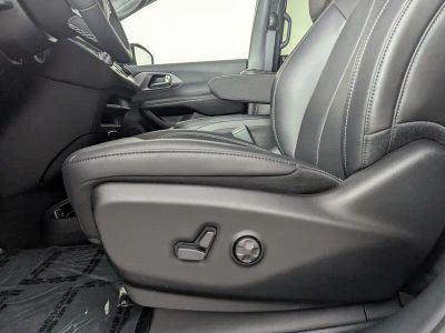 2026 Chrysler Pacifica — photo 19 view