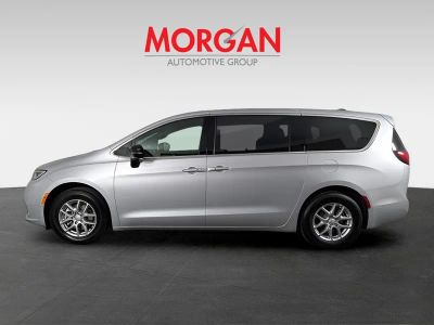 2026 Chrysler Pacifica — photo 7 view