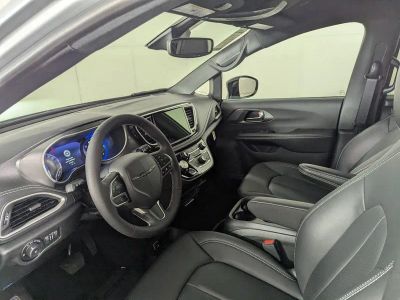 2026 Chrysler Pacifica — photo 10 view