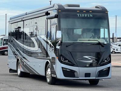 2025 Tiffin PHAETON — front three-quarter view