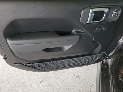 2026 Jeep Wrangler - Photo 14