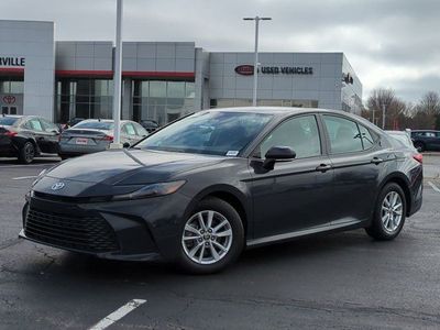 2025 Toyota Camry - Photo 2