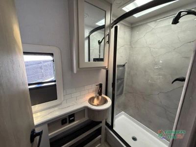 2025 Dynamax isata 3 — photo 28 view
