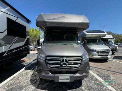 2025 Dynamax isata 3 — side profile view