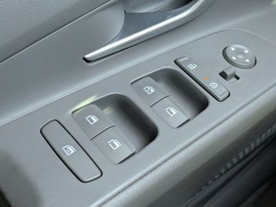 2022 Hyundai Elantra - Photo 18