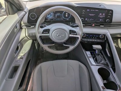 2022 Hyundai Elantra - Photo 12