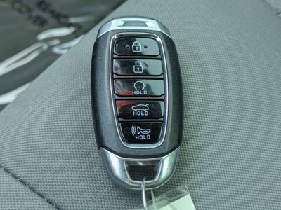 2022 Hyundai Elantra - Photo 25