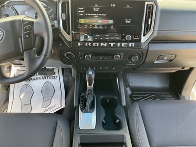 2025 Nissan Frontier - Photo 13