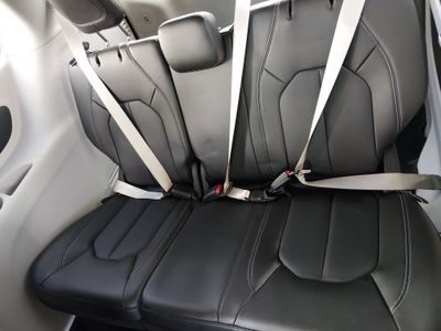2023 Chrysler Pacifica — photo 17 view