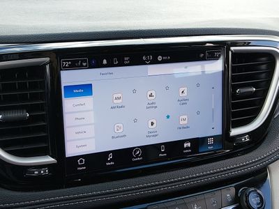 2023 Chrysler Pacifica — photo 19 view